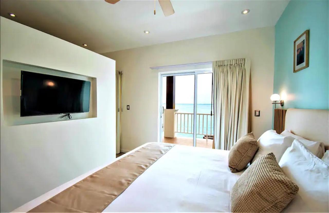 Bartolome Oceanfront Suites Isla Mujeres Exterior photo